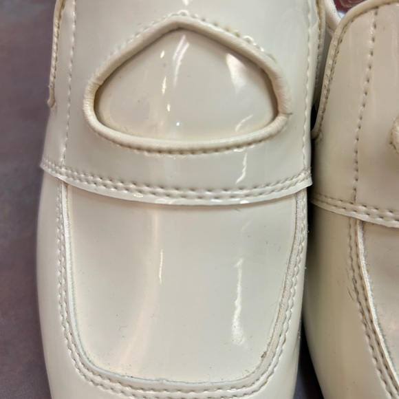 Vintage Ivory patent slip on shoes - Picture 3 of 3